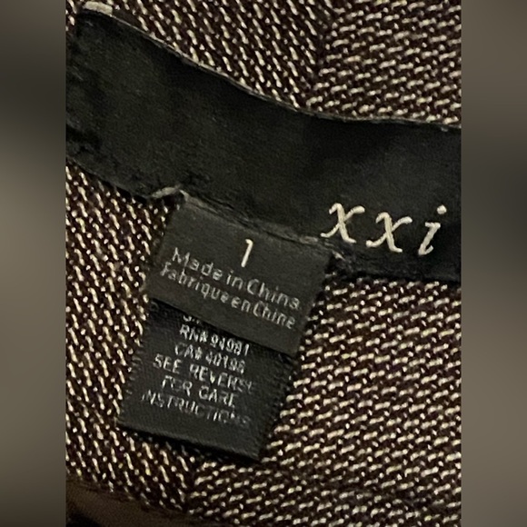 𝅺xxi Sz-1 Junior’s very cool pants w/some “natural”distressing from lotsa 🥰 🤎 - Picture 14 of 16